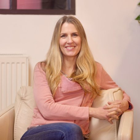 Caroline Frickel, numérologue Photo de Caroline Frickel, numérologue, lumineuse et bienveillante